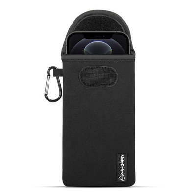 Hoesje voor iPhone 12 Pro Max - MobyDefend Neopreen Pouch Met Karabijnhaak - Insteekhoesje - Riemlus Hoesje - Zwart