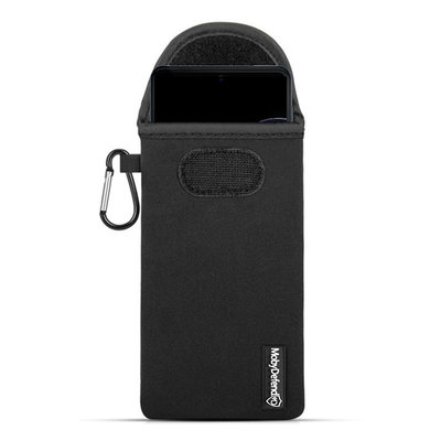Hoesje voor Motorola Edge 20 - MobyDefend Neopreen Pouch Met Karabijnhaak - Insteekhoesje - Riemlus Hoesje - Zwart