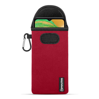 Hoesje voor Samsung Galaxy A04s - MobyDefend Neopreen Pouch Met Karabijnhaak - Insteekhoesje - Riemlus Hoesje - Rood