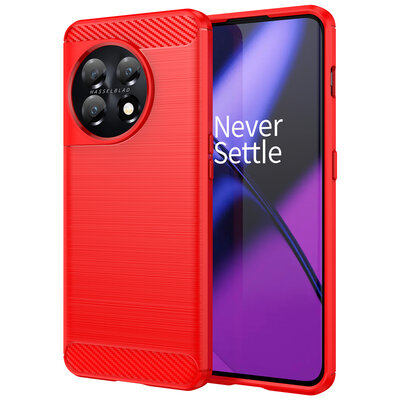 OnePlus 11 Hoesje - MobyDefend TPU Backcover - Geborstelde Metaal &amp; Carbon-Look - Rood