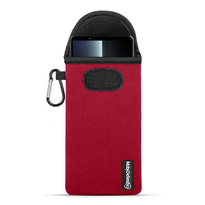Hoesje voor Sony Xperia 1 V - MobyDefend Neopreen Pouch Met Karabijnhaak - Insteekhoesje - Riemlus Hoesje - Rood