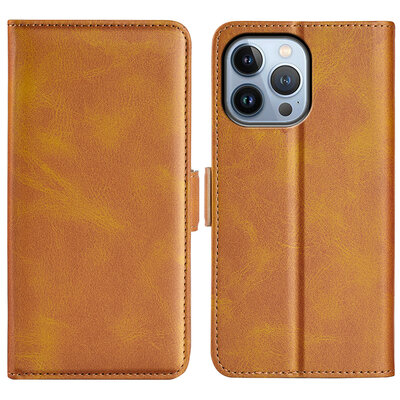 iPhone 14 Pro Hoesje - MobyDefend Luxe Wallet Book Case (Sluiting Zijkant) - Lichtbruin
