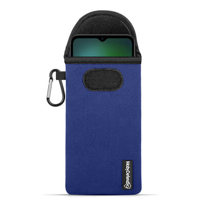 Hoesje voor Motorola Moto E13 - MobyDefend Neopreen Pouch Met Karabijnhaak - Insteekhoesje - Riemlus Hoesje - Blauw