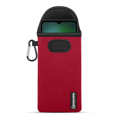 Hoesje voor Motorola Moto E13 - MobyDefend Neopreen Pouch Met Karabijnhaak - Insteekhoesje - Riemlus Hoesje - Rood