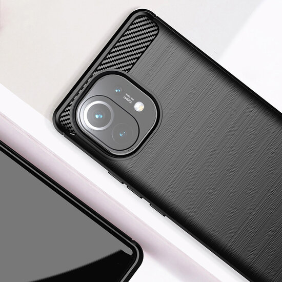 Xiaomi Mi 11 Hoesje - MobyDefend TPU Backcover - Geborstelde Metaal &amp; Carbon-Look - Rood