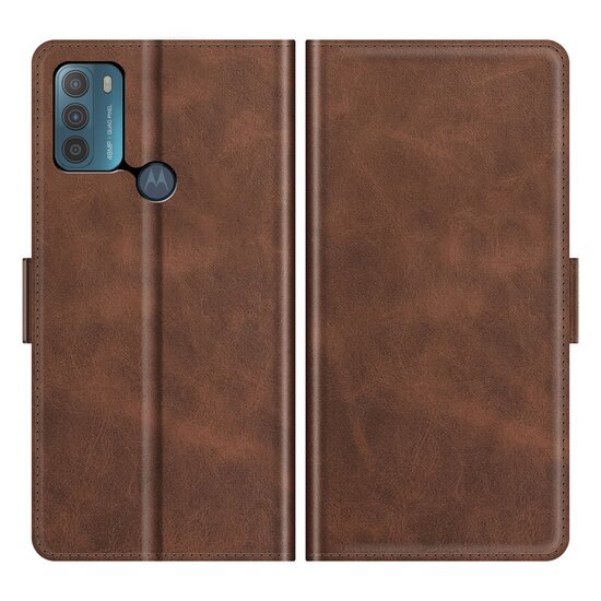 Motorola Moto G50 Hoesje - MobyDefend Luxe Wallet Book Case (Sluiting Zijkant) - Bruin