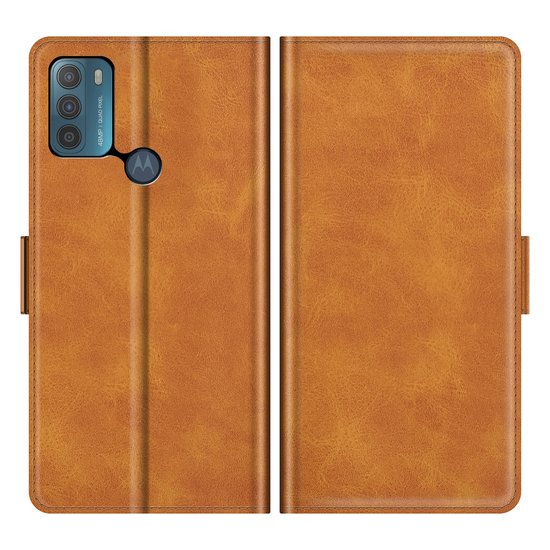 Motorola Moto G50 Hoesje - MobyDefend Luxe Wallet Book Case (Sluiting Zijkant) - Lichtbruin