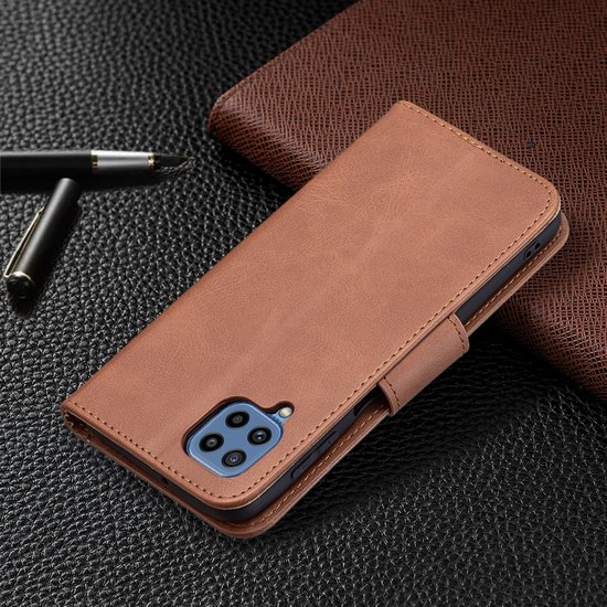 Samsung Galaxy M22 / Galaxy A22 4G Hoesje - MobyDefend Wallet Book Case Met Koord - Bruin