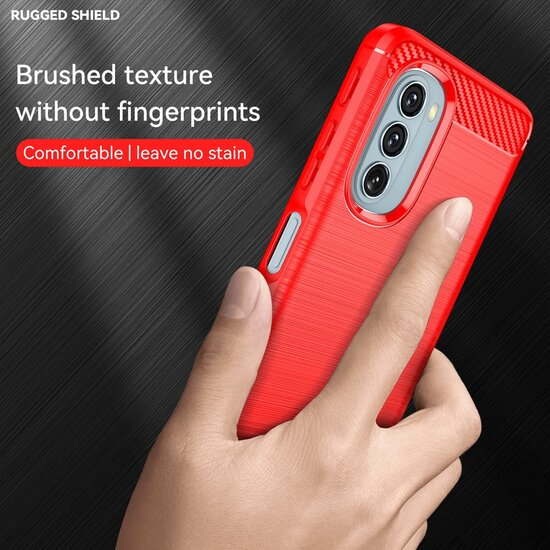 Motorola Moto G51 Hoesje - MobyDefend TPU Backcover - Geborstelde Metaal &amp; Carbon-Look - Rood