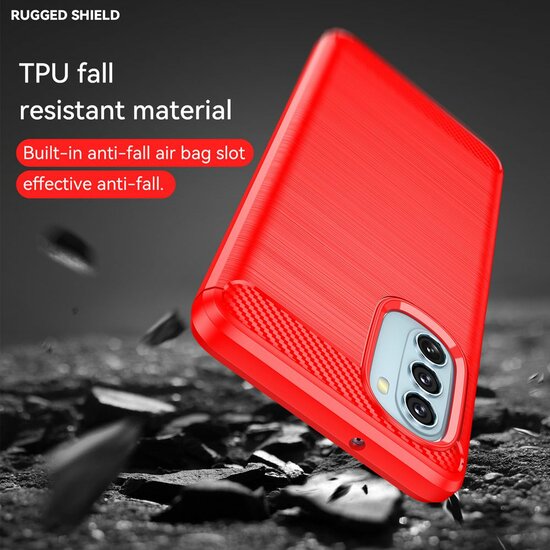 Motorola Moto G51 Hoesje - MobyDefend TPU Backcover - Geborstelde Metaal &amp; Carbon-Look - Rood