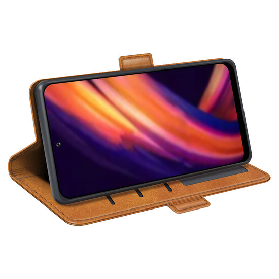 Motorola Edge 30 Pro Hoesje - MobyDefend Luxe Wallet Book Case (Sluiting Zijkant) - Lichtbruin