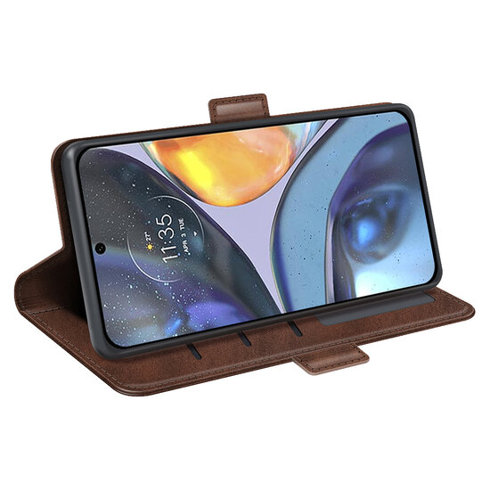Motorola Moto G22 Hoesje - MobyDefend Luxe Wallet Book Case (Sluiting Zijkant) - Bruin