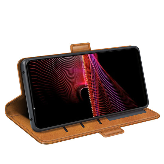 Sony Xperia 1 IV Hoesje - MobyDefend Luxe Wallet Book Case (Sluiting Zijkant) - Lichtbruin