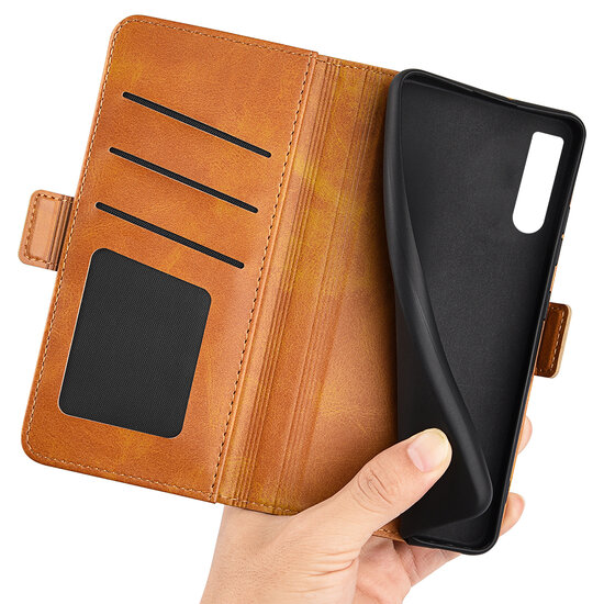 Sony Xperia 1 IV Hoesje - MobyDefend Luxe Wallet Book Case (Sluiting Zijkant) - Lichtbruin