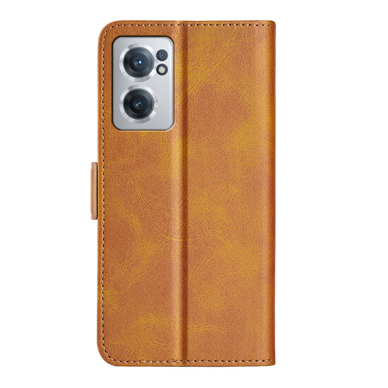 OnePlus Nord CE 2 Hoesje - MobyDefend Luxe Wallet Book Case (Sluiting Zijkant) - Lichtbruin