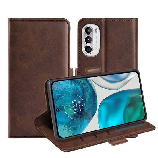 Motorola Moto G52 Hoesje - MobyDefend Luxe Wallet Book Case (Sluiting Zijkant) - Bruin