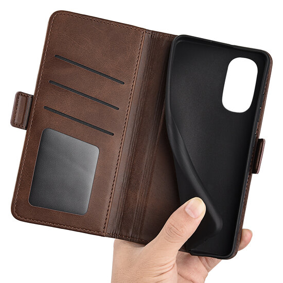 Motorola Moto G52 Hoesje - MobyDefend Luxe Wallet Book Case (Sluiting Zijkant) - Bruin