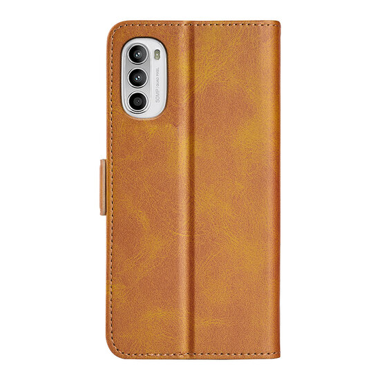 Motorola Moto G52 Hoesje - MobyDefend Luxe Wallet Book Case (Sluiting Zijkant) - Lichtbruin