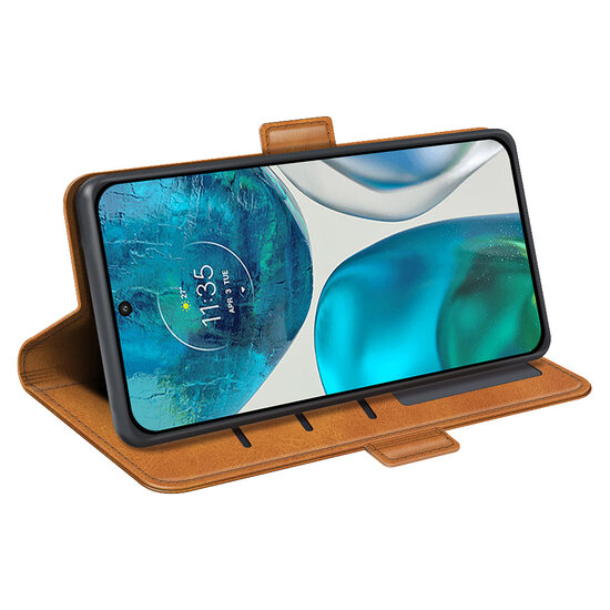 Motorola Moto G52 Hoesje - MobyDefend Luxe Wallet Book Case (Sluiting Zijkant) - Lichtbruin