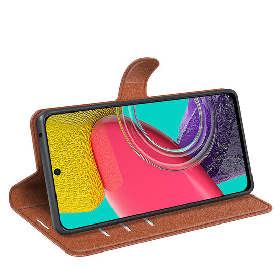 Samsung Galaxy M53 Hoesje - MobyDefend Kunstleren Wallet Book Case (Sluiting Voorkant) - Bruin