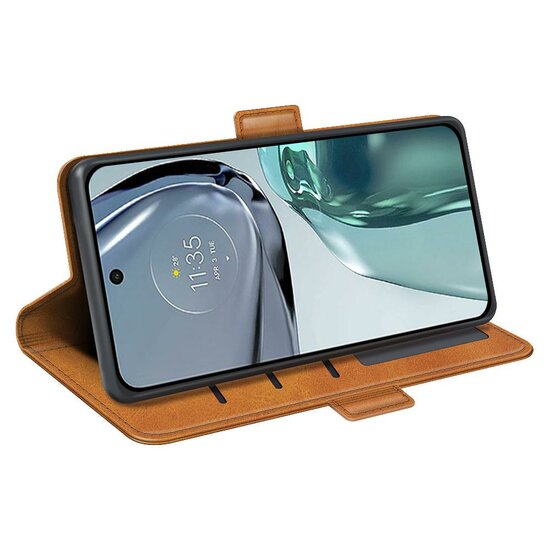 Motorola Moto G62 Hoesje - MobyDefend Luxe Wallet Book Case (Sluiting Zijkant) - Lichtbruin