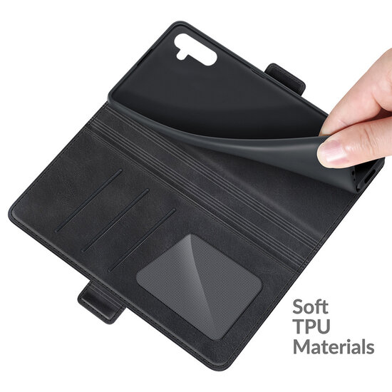 Samsung Galaxy A04s Hoesje - MobyDefend Luxe Wallet Book Case (Sluiting Zijkant) - Zwart