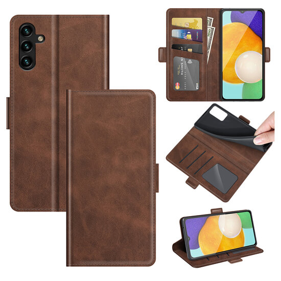 Samsung Galaxy A04s Hoesje - MobyDefend Luxe Wallet Book Case (Sluiting Zijkant) - Bruin
