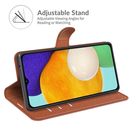 Samsung Galaxy A04s Hoesje - MobyDefend Kunstleren Wallet Book Case (Sluiting Voorkant) - Bruin