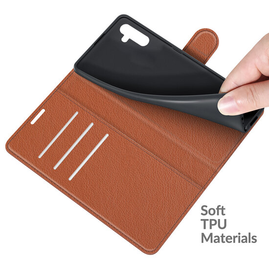 Samsung Galaxy A04s Hoesje - MobyDefend Kunstleren Wallet Book Case (Sluiting Voorkant) - Bruin