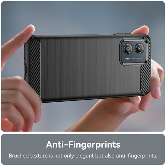 Motorola Moto G13 / G23 / G53 Hoesje - MobyDefend TPU Backcover - Geborstelde Metaal &amp; Carbon-Look - Rood