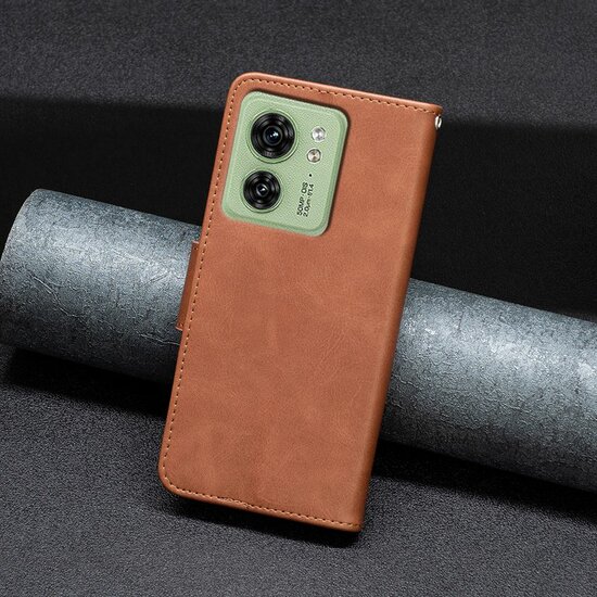 Motorola Edge 40 Hoesje - MobyDefend Wallet Book Case Met Koord - Bruin