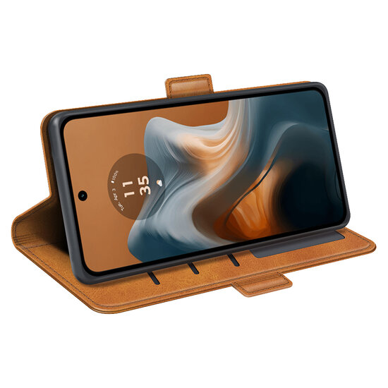 Motorola Moto G34 Hoesje - MobyDefend Luxe Wallet Book Case (Sluiting Zijkant) - Lichtbruin