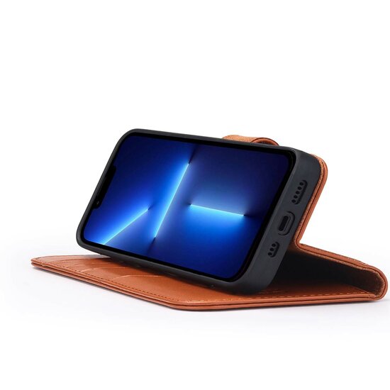 iPhone 13 Pro Hoesje - Luxe MobyDefend Wallet Bookcase - Lichtbruin