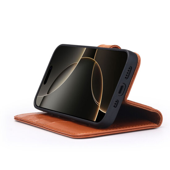 iPhone 16 Pro Hoesje - Luxe MobyDefend Wallet Bookcase - Lichtbruin