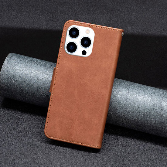 iPhone 15 Pro Hoesje - MobyDefend Wallet Book Case Met Koord - Bruin