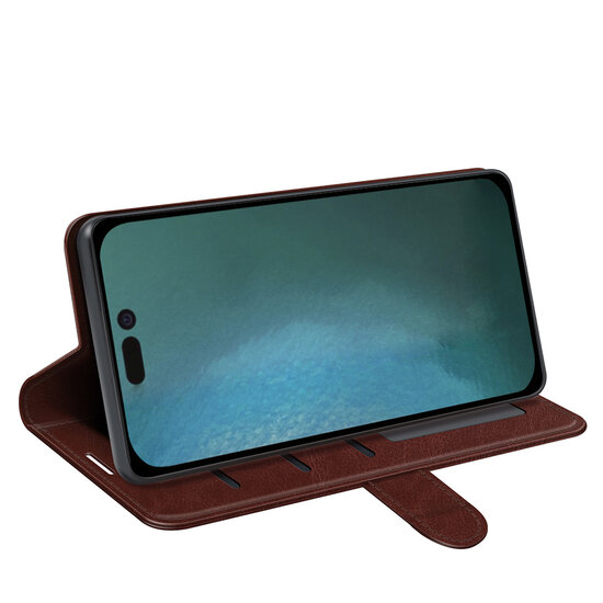 iPhone 14 Hoesje - MobyDefend Wallet Book Case (Sluiting Achterkant) - Bruin