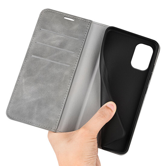 Motorola Moto G55 Hoesje - MobyDefend Luxe Wallet Bookcase (Magnetische Sluiting) - Grijs