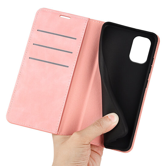 Motorola Moto G55 Hoesje - MobyDefend Luxe Wallet Bookcase (Magnetische Sluiting) - Roze