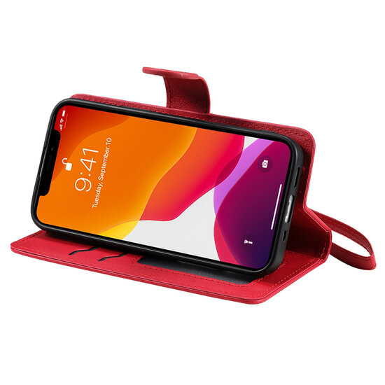 iPhone 13 Hoesje - MobyDefend Luxe 2-in-1 Wallet Book Case Met Uitneembare Backcover - Rood