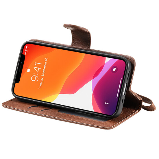 iPhone 13 Hoesje - MobyDefend Luxe 2-in-1 Wallet Book Case Met Uitneembare Backcover - Bruin