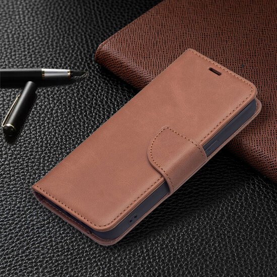 iPhone 13 Hoesje - MobyDefend Wallet Book Case Met Koord - Bruin