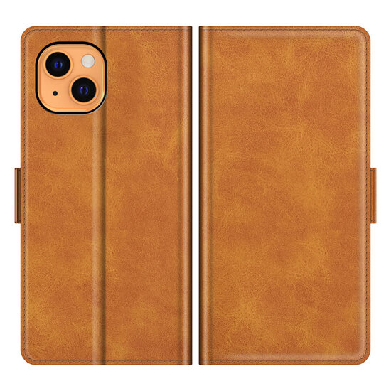iPhone 13 Hoesje - MobyDefend Luxe Wallet Book Case (Sluiting Zijkant) - Lichtbruin