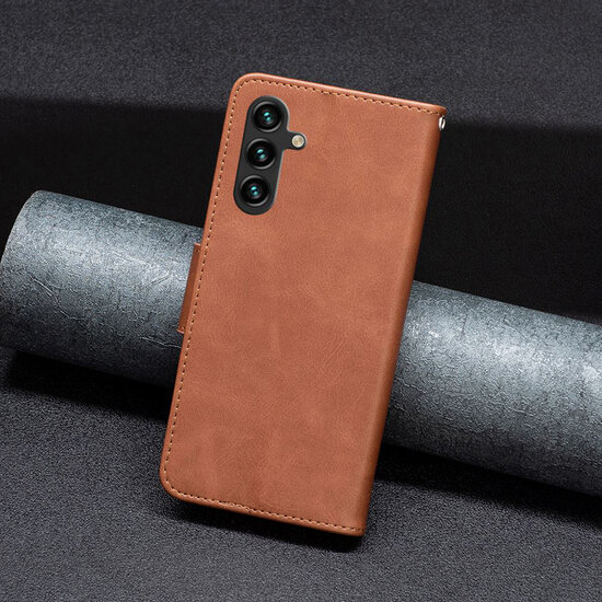 Samsung Galaxy A35 Hoesje - MobyDefend Wallet Book Case Met Koord - Bruin