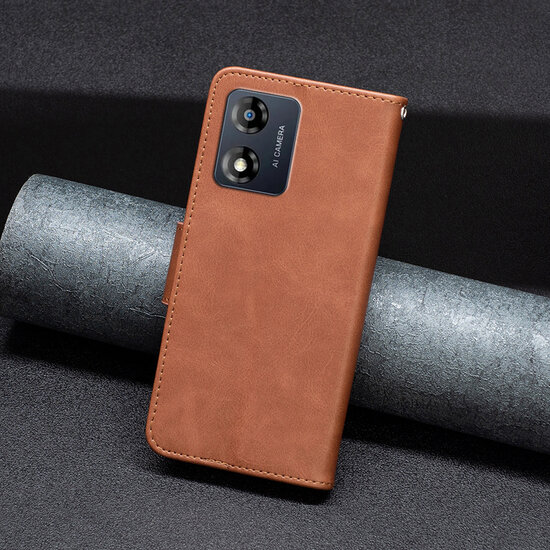 Motorola Moto E13 Hoesje - MobyDefend Wallet Book Case Met Koord - Bruin