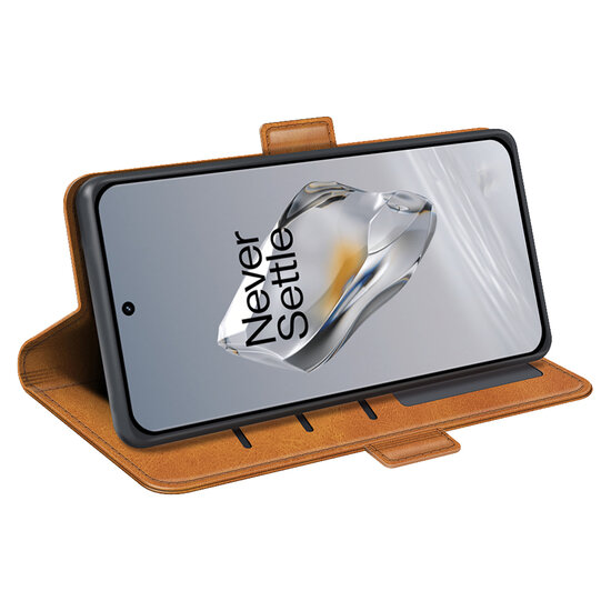 OnePlus 12 Hoesje - MobyDefend Luxe Wallet Book Case (Sluiting Zijkant) - Lichtbruin