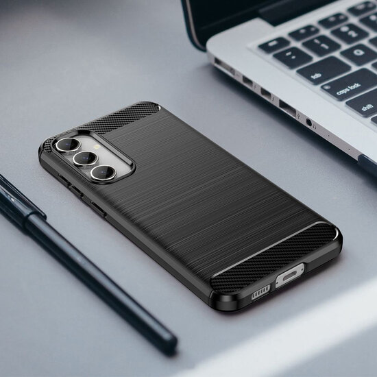 Samsung Galaxy S23 FE Hoesje - MobyDefend TPU Backcover - Geborstelde Metaal &amp; Carbon-Look - Zwart