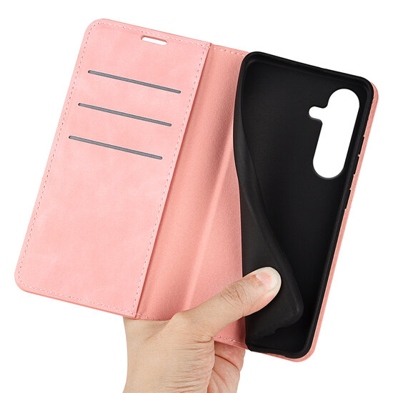 Samsung Galaxy S25 Plus (S25+) Hoesje - MobyDefend Luxe Wallet Bookcase (Magnetische Sluiting) - Roze