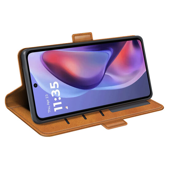 Motorola Moto E15 / G05 Hoesje - MobyDefend Luxe Wallet Book Case (Sluiting Zijkant) - Lichtbruin