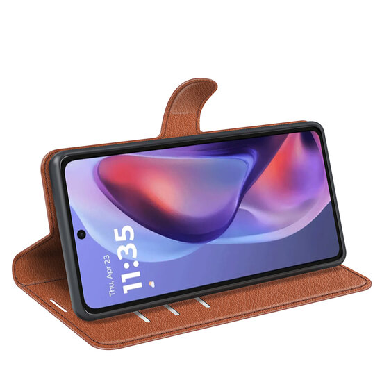 Motorola Moto E15 / G05 Hoesje - MobyDefend Kunstleren Wallet Book Case (Sluiting Voorkant) - Bruin