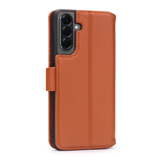 Samsung Galaxy A36 / Samsung Galaxy A56 Hoesje - Luxe MobyDefend Wallet Bookcase - Bruin
